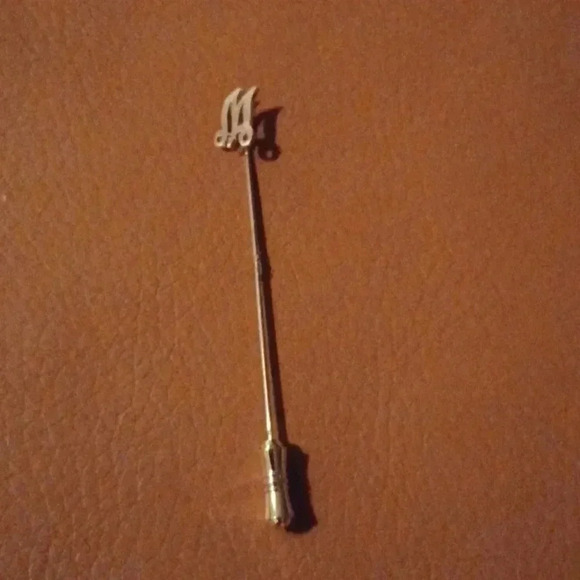 🌹Gold plated pin tie with letter "M" - Picture 1 of 4